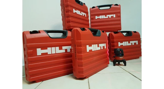 Milyen szerszámokkal dolgozik a klímaszerelő?