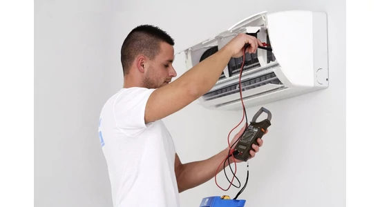 Muszáj a klímaszerelést szakértőre bízni?